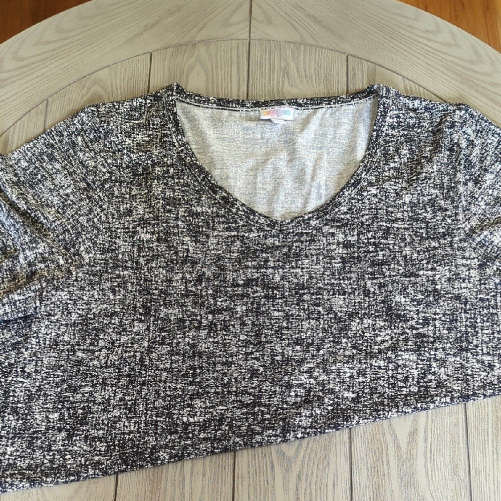 Women's Black and White V-Neck Top